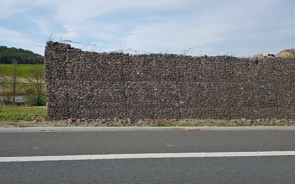 Das ist die Lärmschutzwand an der A3 Höhe Geiselwind Das ist die Lärmschutzwand an der A3 Höhe Geiselwind